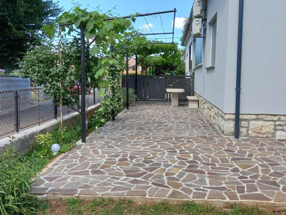 Holiday House Chill Out Loborika Marčana Dış mekan fotoğraf